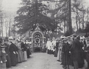 Decoración de Pozos en Tissington, Servicio en el Pozo del Tejo de J. Benjamin Stone